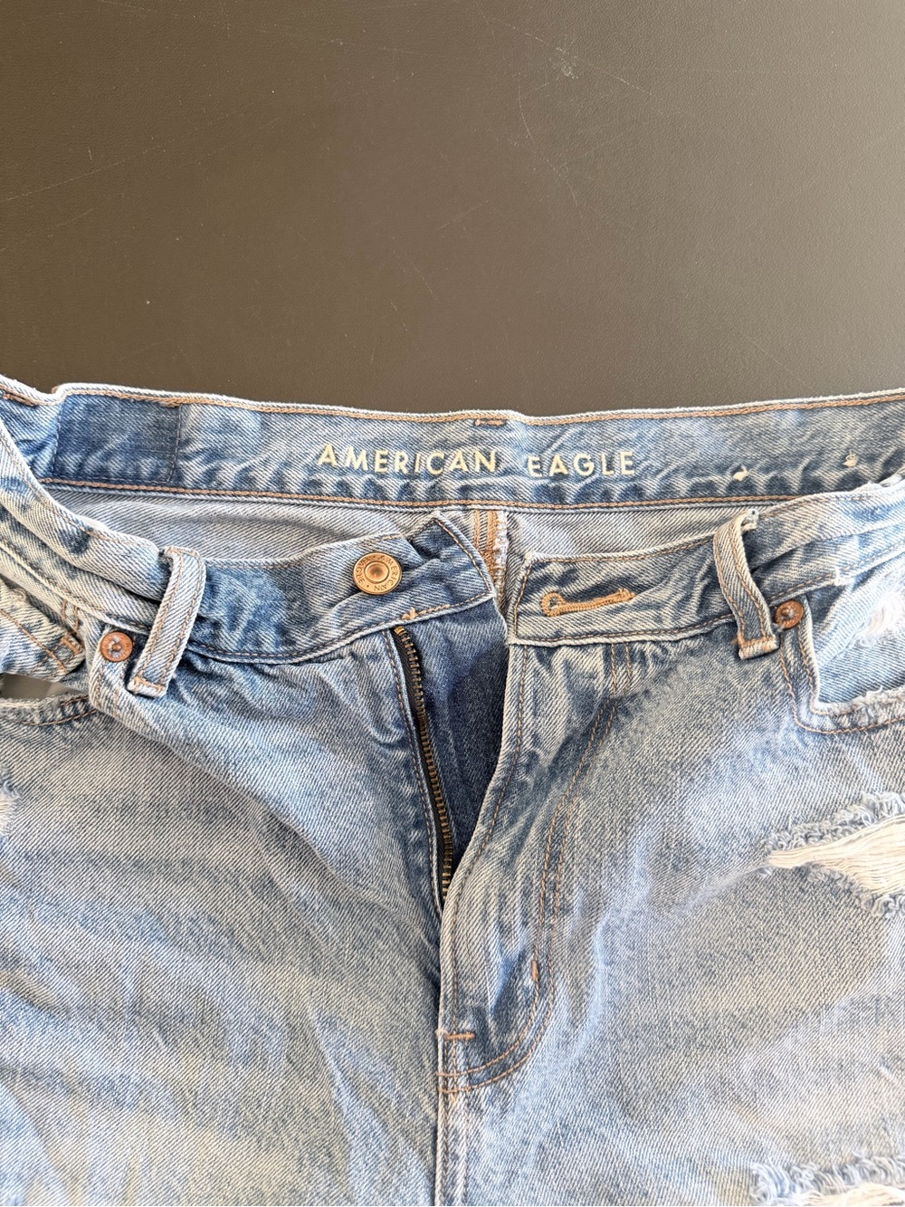 American Eagle Outfitters Light Blue Distressed High-Rise Jeans - Picture 4 of 6
